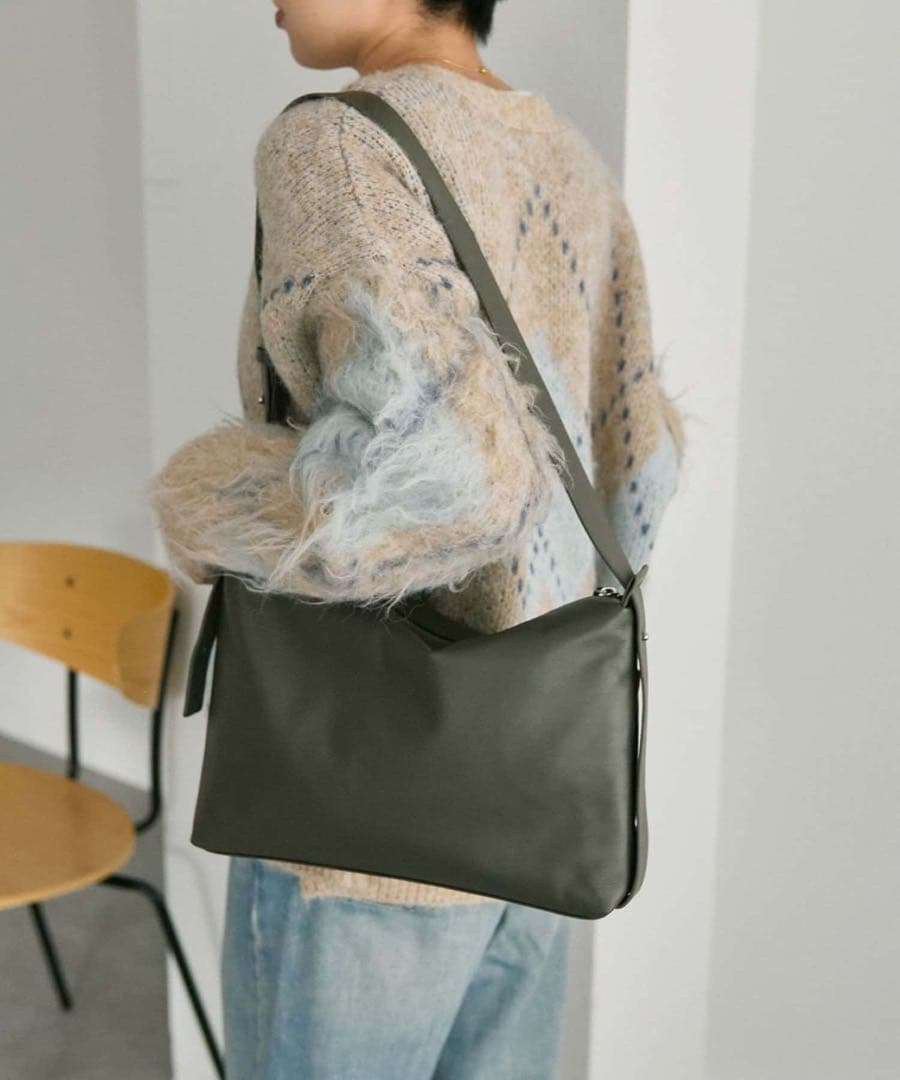 イアパピヨネ新品未使用⭐︎2way　レザーショルダーバッグ　チャコールグレー