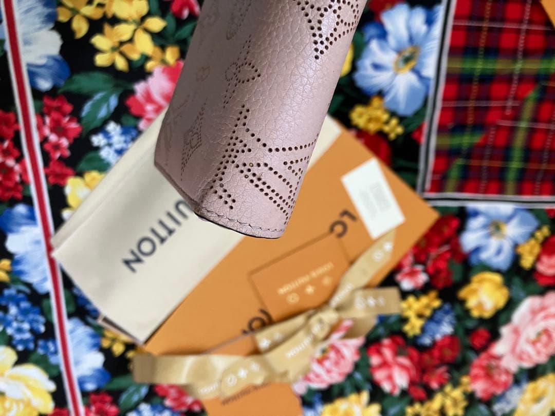 値下げ！！美品！ルイヴィトンマヒナ長財布ピンク系　付属品付き