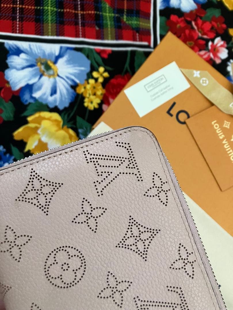 値下げ！！美品！ルイヴィトンマヒナ長財布ピンク系　付属品付き