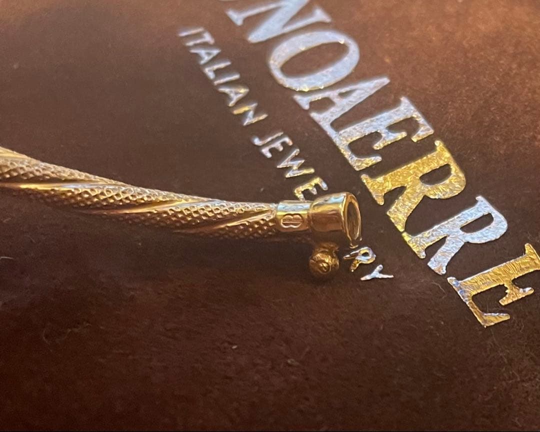 UNOAERRE ツイストデザイン バングル　k9