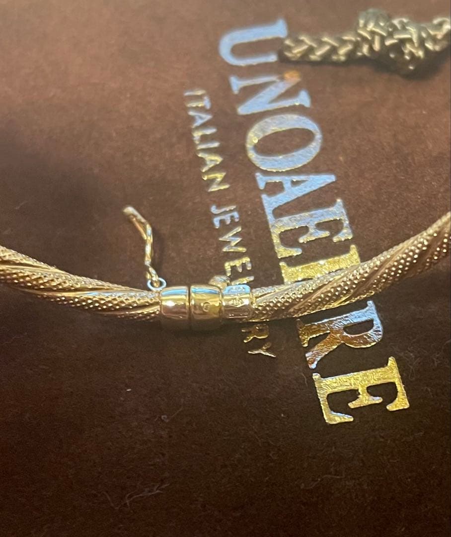 UNOAERRE ツイストデザイン バングル　k9