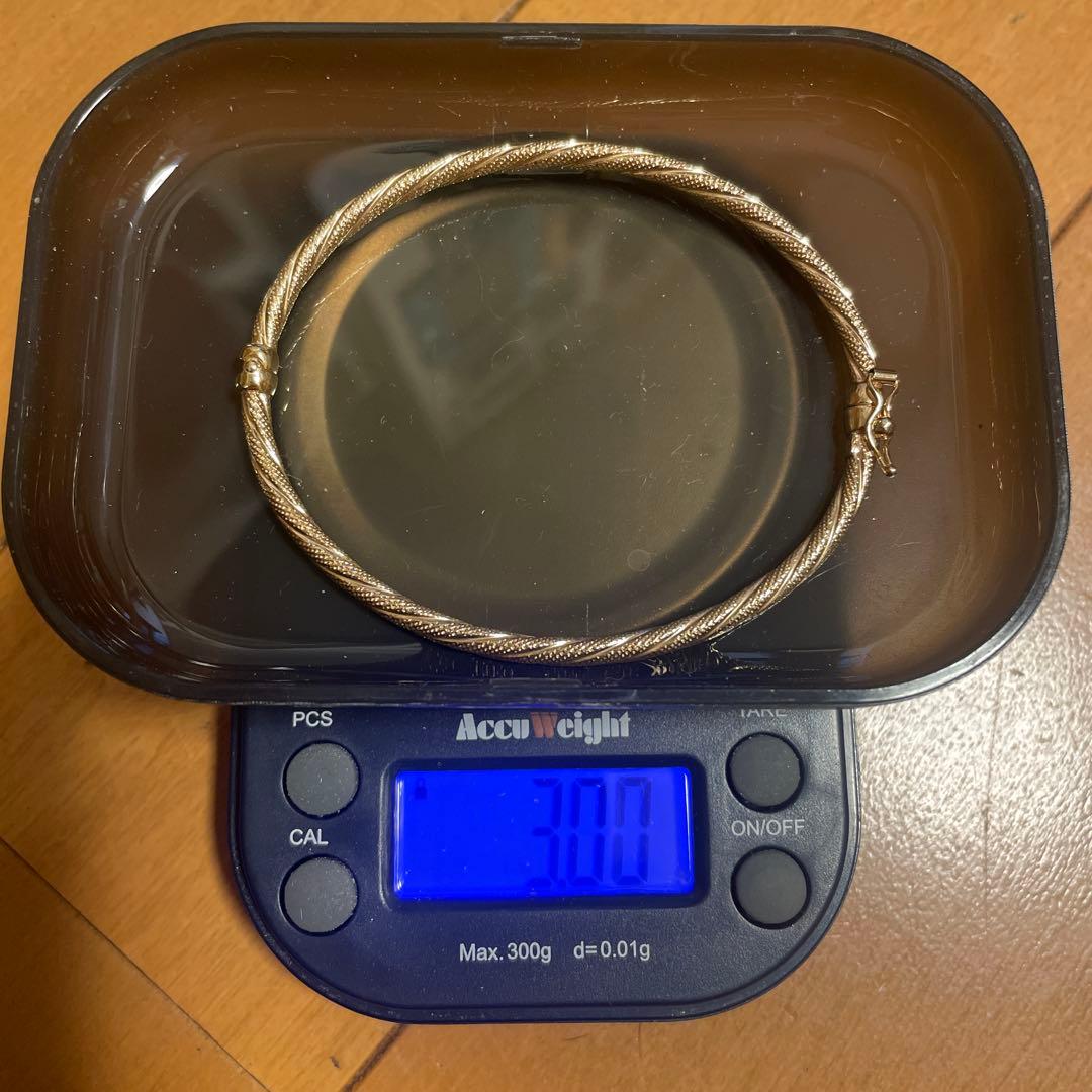 UNOAERRE ツイストデザイン バングル　k9