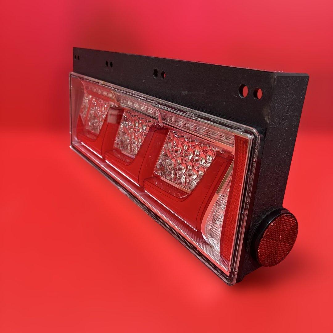 No.39 小糸　トラック用 4t 10t シーケンシャル（運転側）右Ｒ