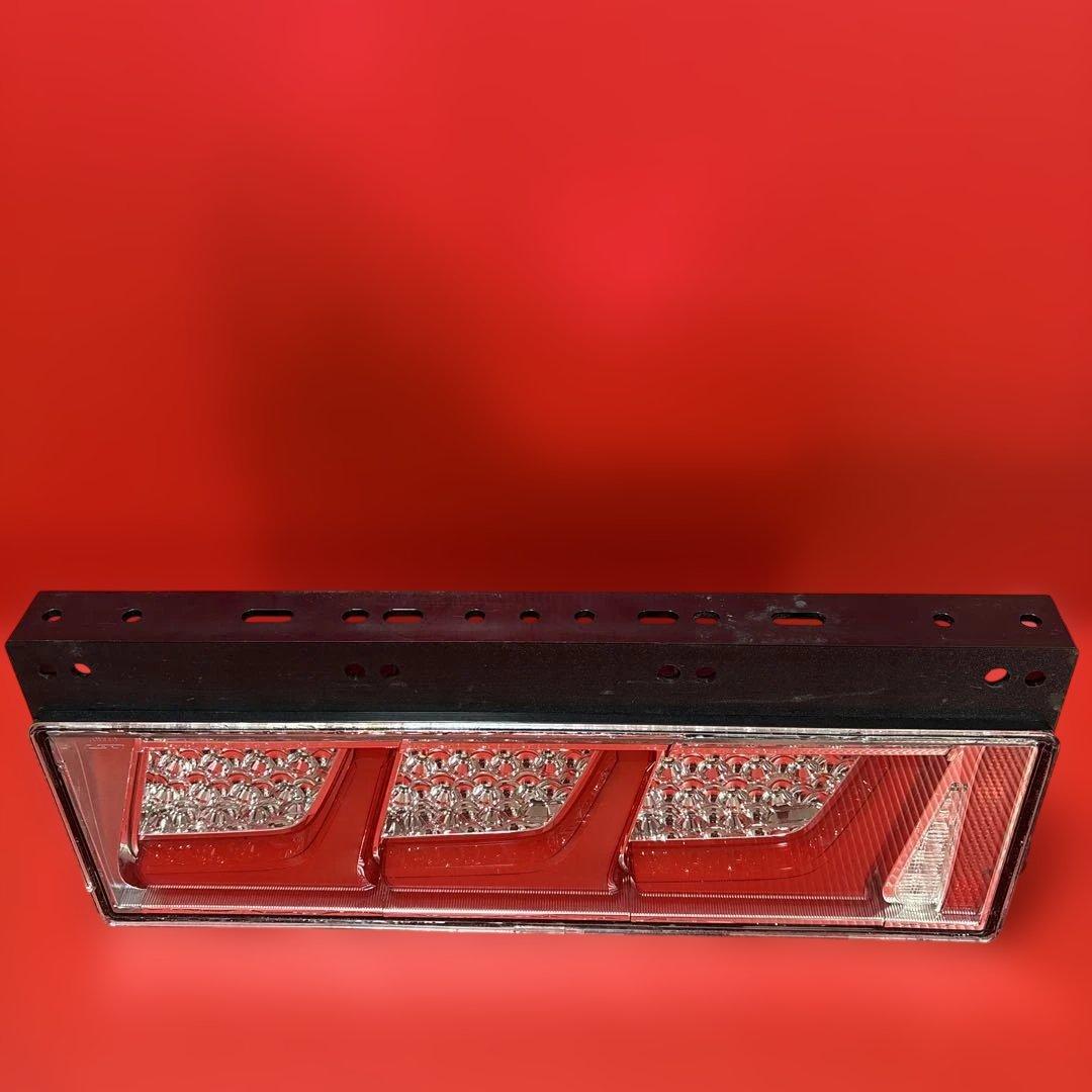 No.39 小糸　トラック用 4t 10t シーケンシャル（運転側）右Ｒ