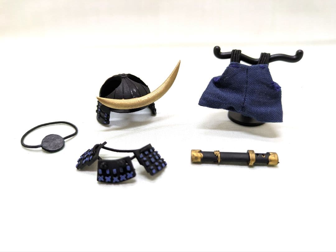 まむ　ミニチュアドール用　甲冑（約8cmドールサイズ）