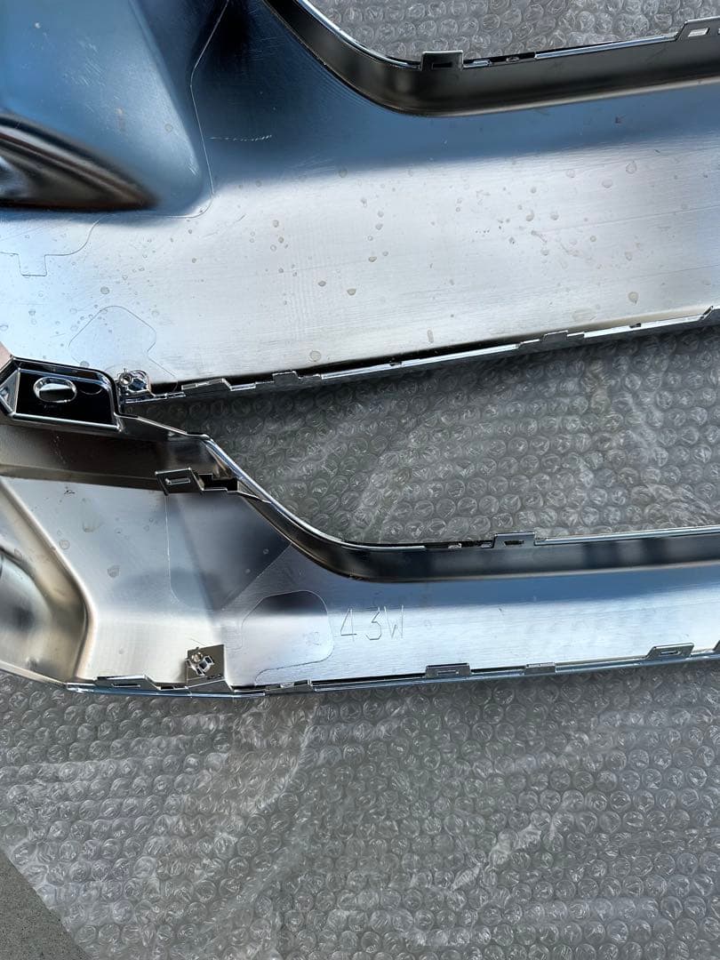 8型　ハイエース 200系　新車外し ワイド用　グリルガーニッシュ 上下