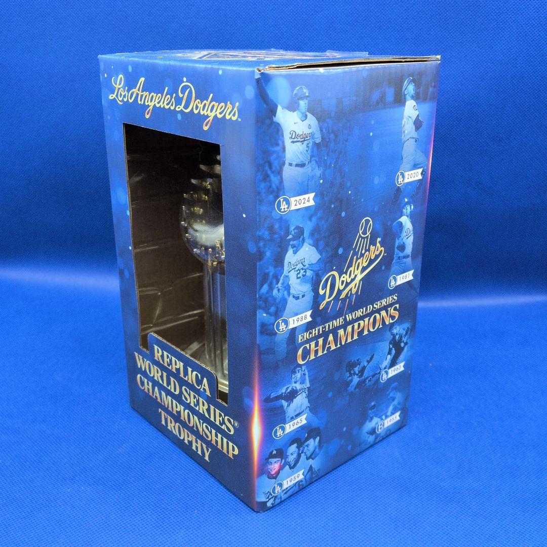 メ*ん様 ★球場配布★ドジャース ワールドシリーズレプリカトロフィー