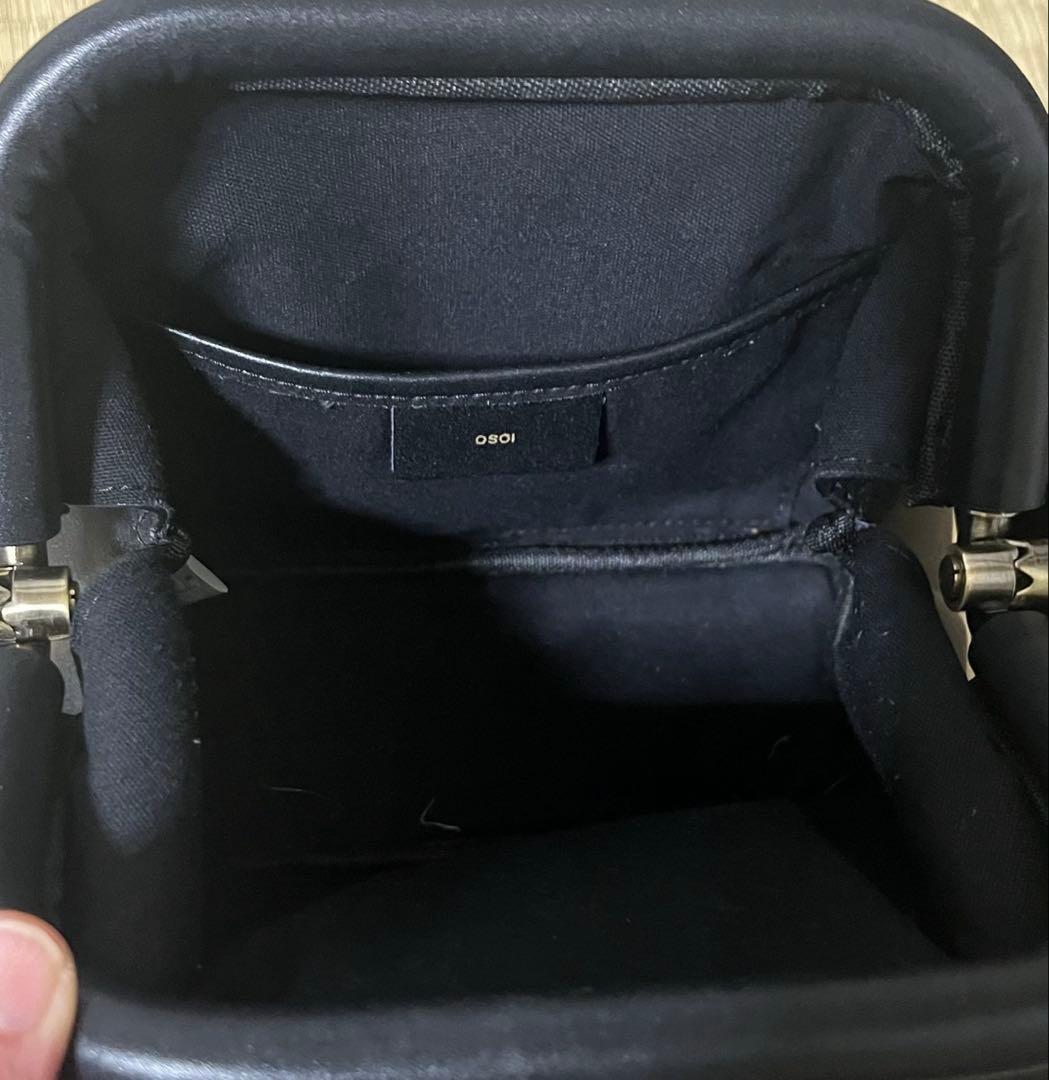 OSOI オソイ　ショルダーバッグ　ボディーバッグ　ブラック　レザー