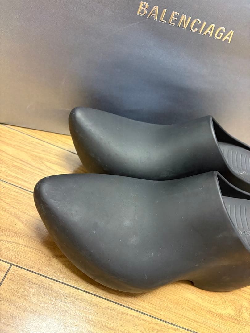 BALENCIAGA ブラック ラバーミュール