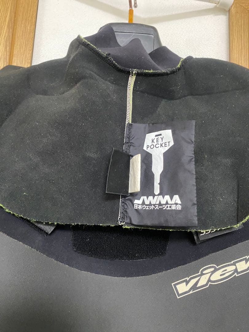 ★裏起毛で暖か‼︎【VIEW】のメンズ用５×３ｍｍセミドライフルスーツ ビュー