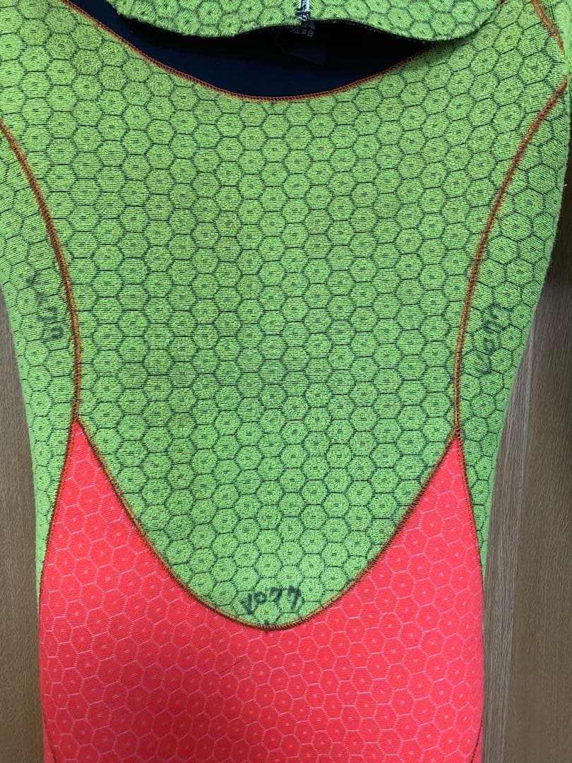 ★裏起毛で暖か‼︎【VIEW】のメンズ用５×３ｍｍセミドライフルスーツ ビュー