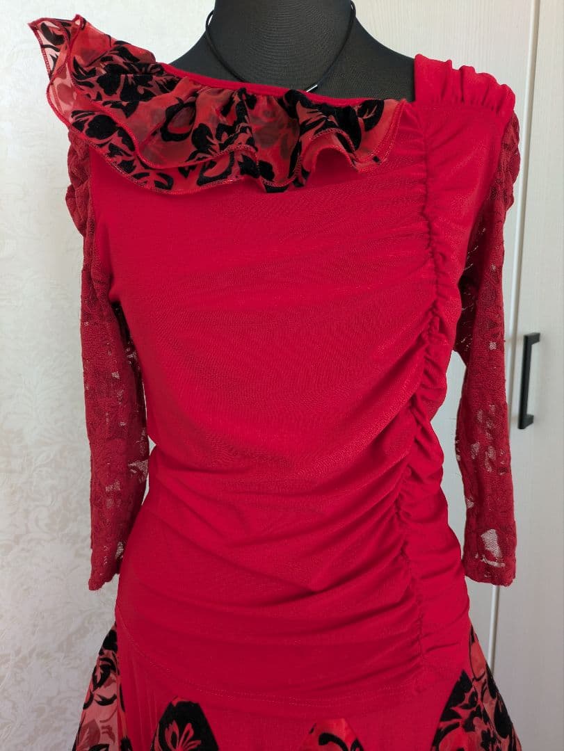 ♡レイリーナ♡ 社交ダンス用赤ドレス フリル付き　セットアップ　Mサイズ