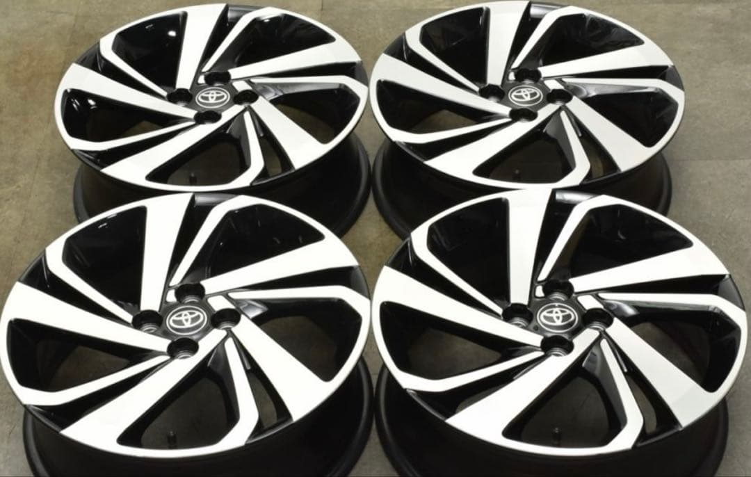 値下げしました‼️⚠️送料無料トヨタ ライズ　純正17インチ アルミホイール