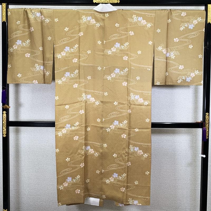 511mu57◆ややふくよか 長襦袢 流水に桜筏 正絹 半衿付◆未使用品 美品