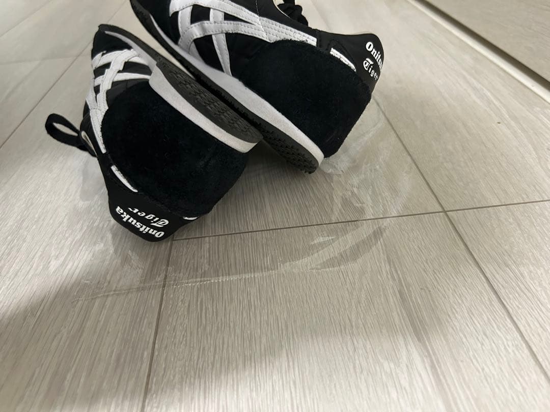 美品 オニツカタイガー セラーノ SERRANO ブラック ローカットスニーカー