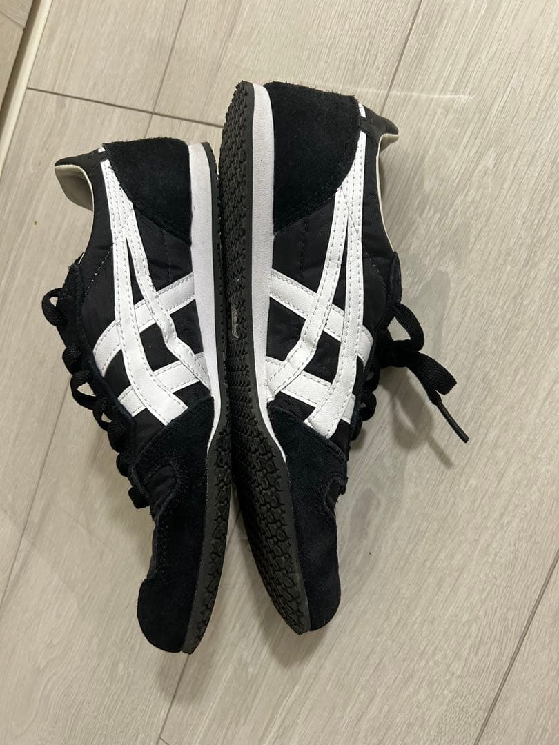 美品 オニツカタイガー セラーノ SERRANO ブラック ローカットスニーカー