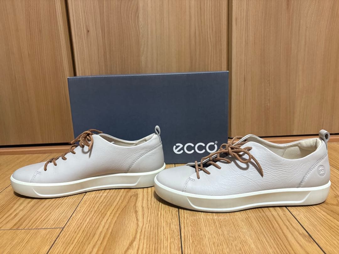 美品ECCO ライトグレー レザー スニーカー　24㎝