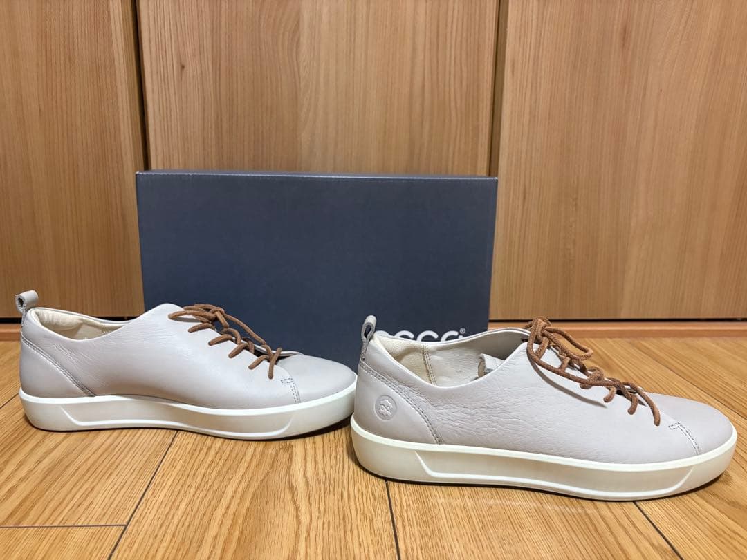美品ECCO ライトグレー レザー スニーカー　24㎝