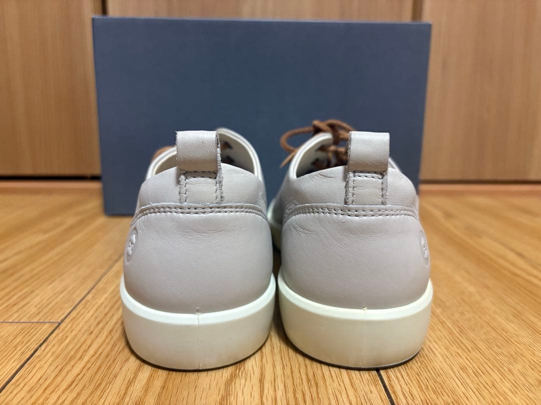 美品ECCO ライトグレー レザー スニーカー　24㎝