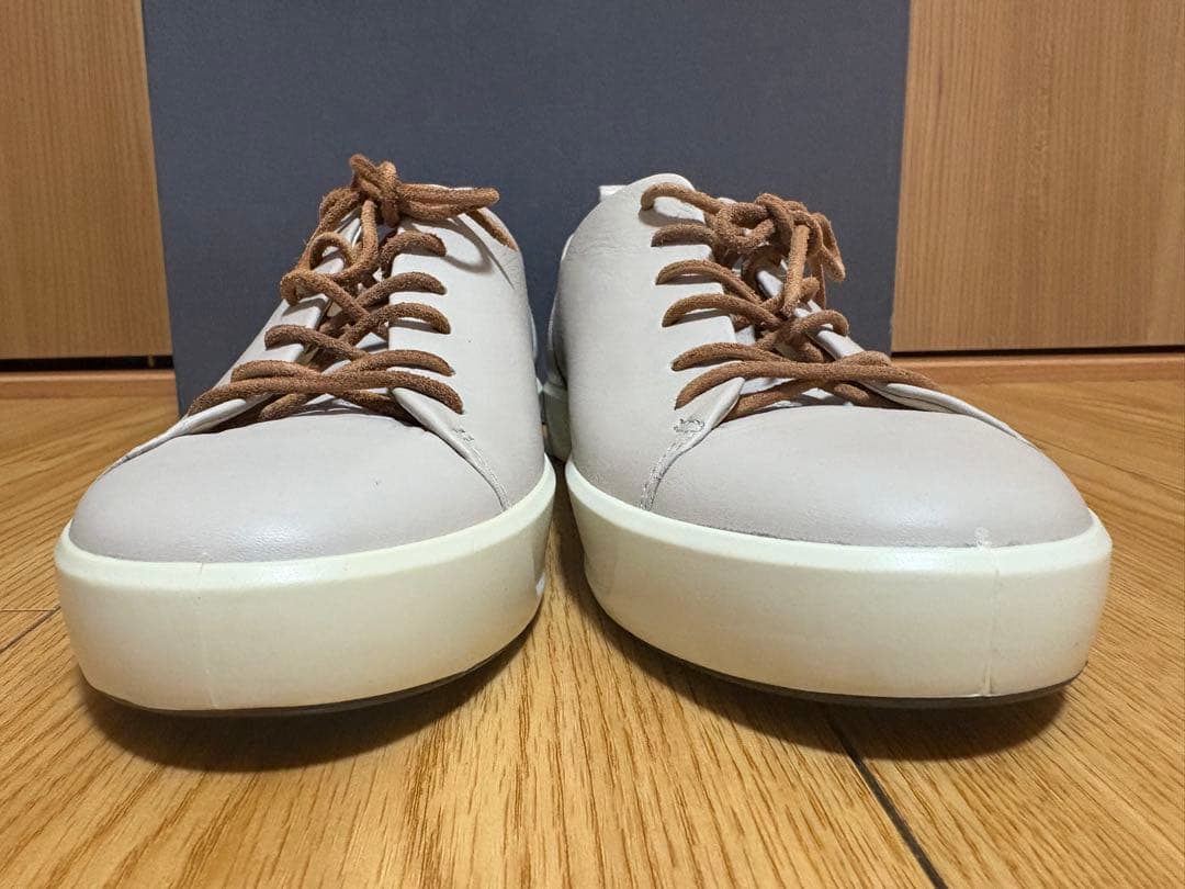 美品ECCO ライトグレー レザー スニーカー　24㎝