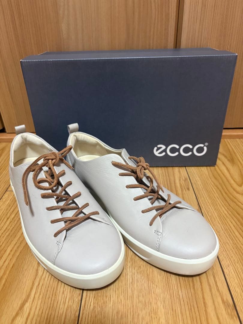 美品ECCO ライトグレー レザー スニーカー　24㎝