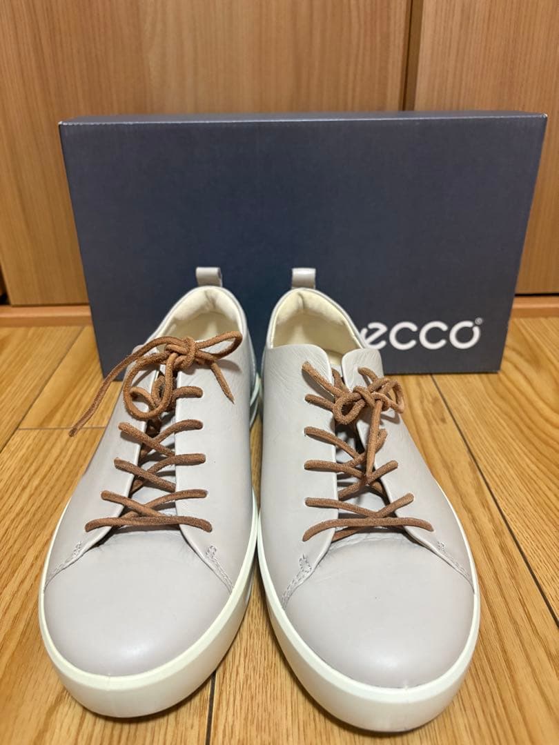 美品ECCO ライトグレー レザー スニーカー　24㎝