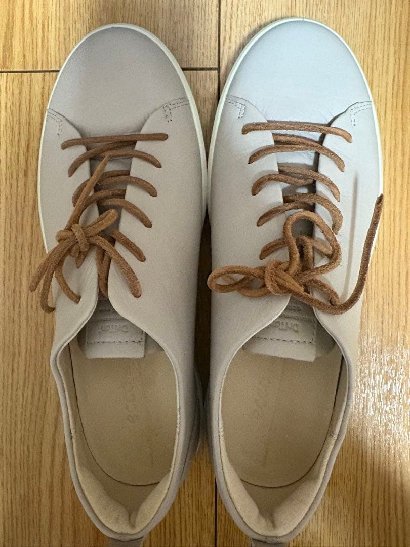美品ECCO ライトグレー レザー スニーカー　24㎝