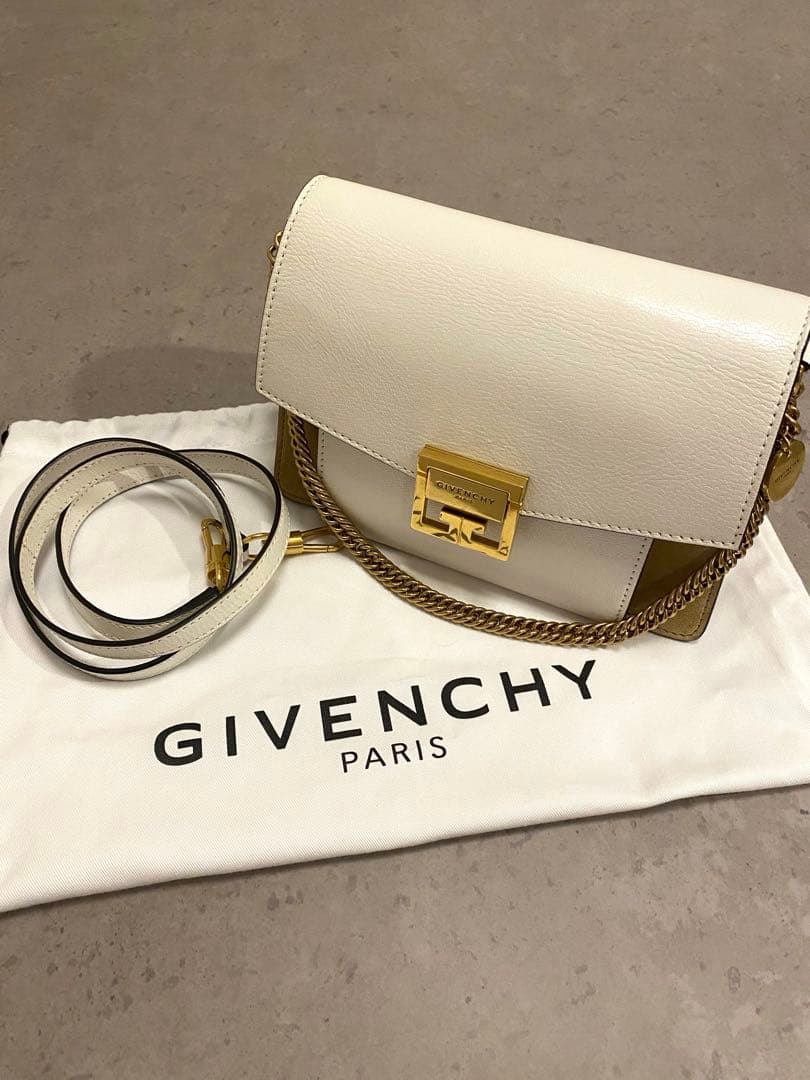 GIVENCHY GV3スモールバッグ　美品