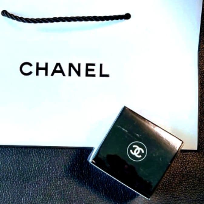 CHANEL　シャネル　ル・リフト・クリ－ム・ユー　15ｇ　紙袋付　新品／未開封