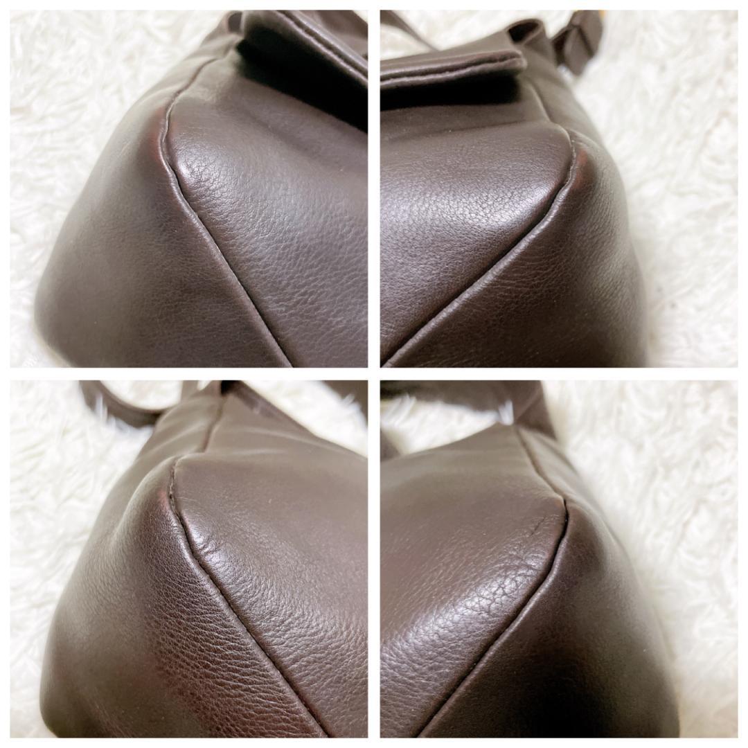 サルヴァトーレフェラガモ ガンチーニ レザーショルダーバッグ ゴールド金具