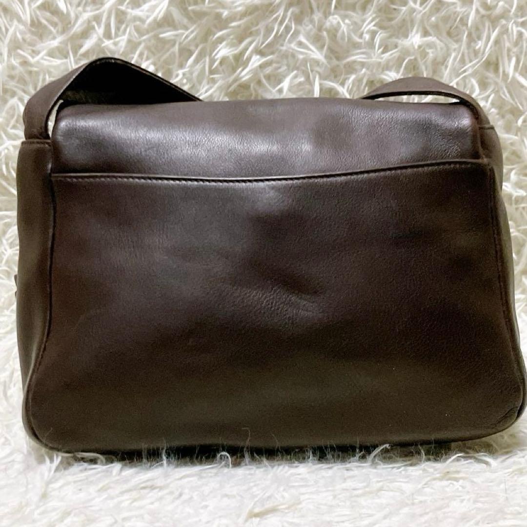 サルヴァトーレフェラガモ ガンチーニ レザーショルダーバッグ ゴールド金具