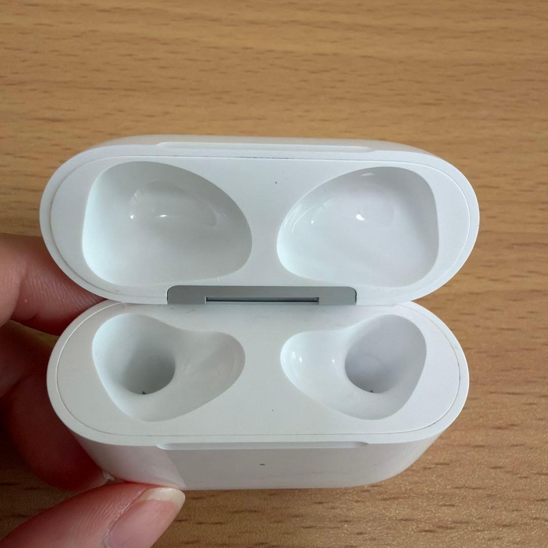 Apple AirPods 第三世代 本体 ホワイト 充電ケース付き