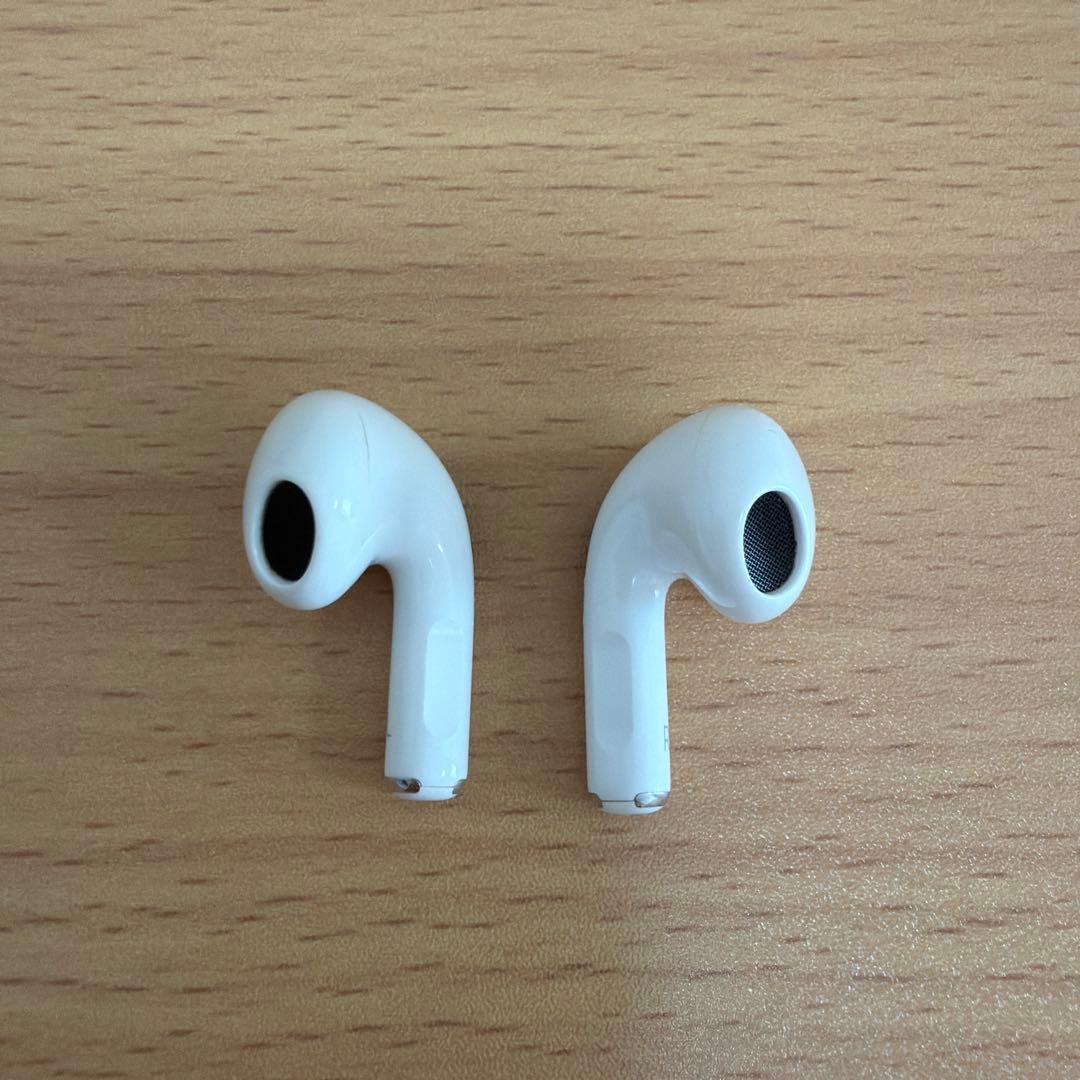 Apple AirPods 第三世代 本体 ホワイト 充電ケース付き