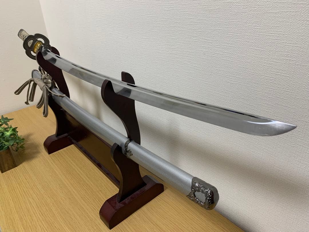 【模造刀】日本刀 太刀 鶴丸国永 美しい拵 樋入刀身