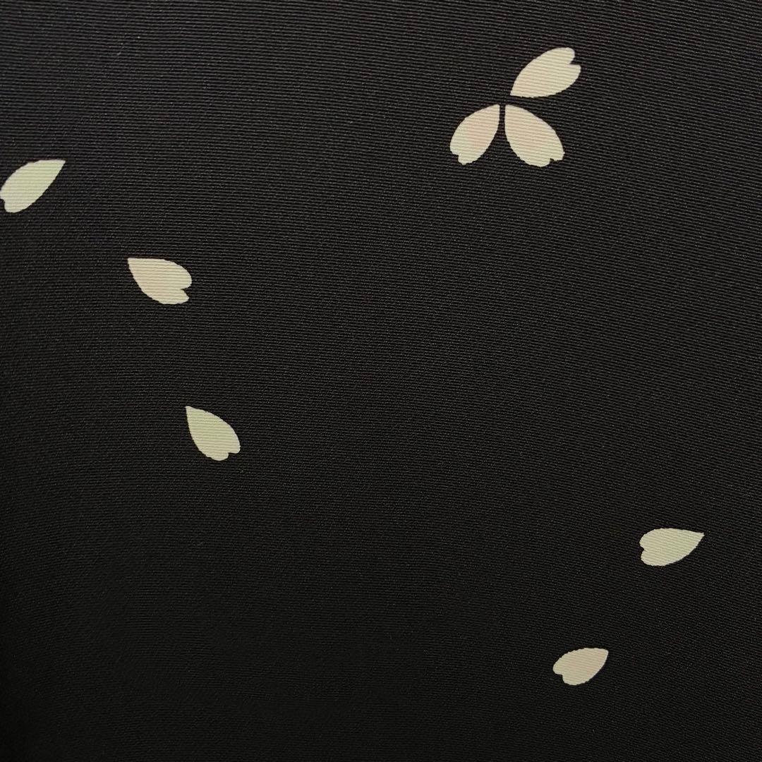 D218 桜　花弁　黒地　正絹　着物　袷　極美品