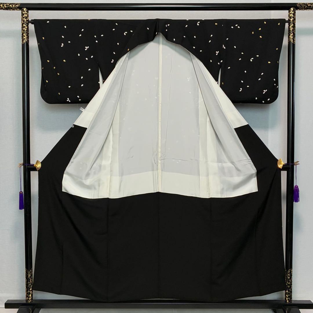 D218 桜　花弁　黒地　正絹　着物　袷　極美品