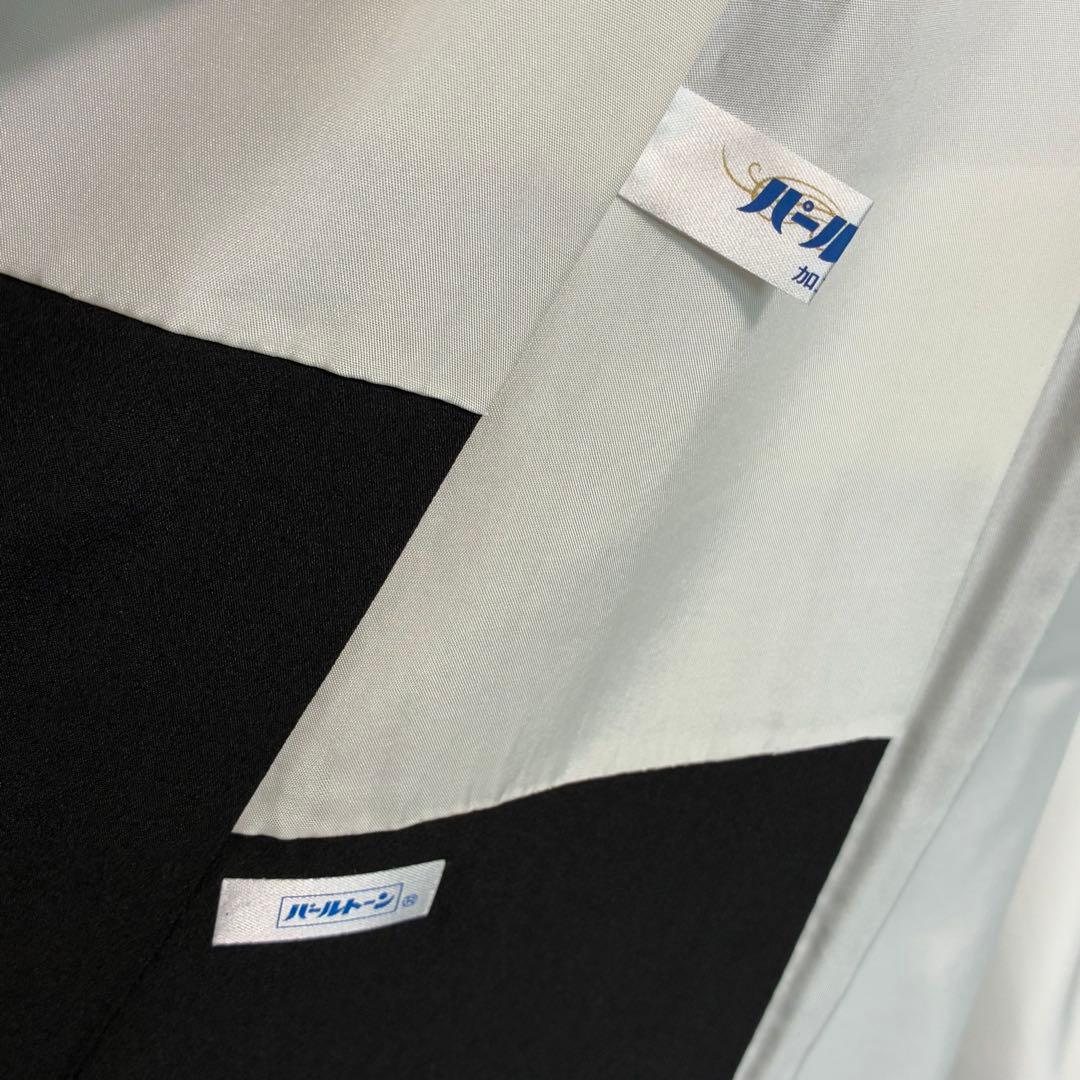 D218 桜　花弁　黒地　正絹　着物　袷　極美品