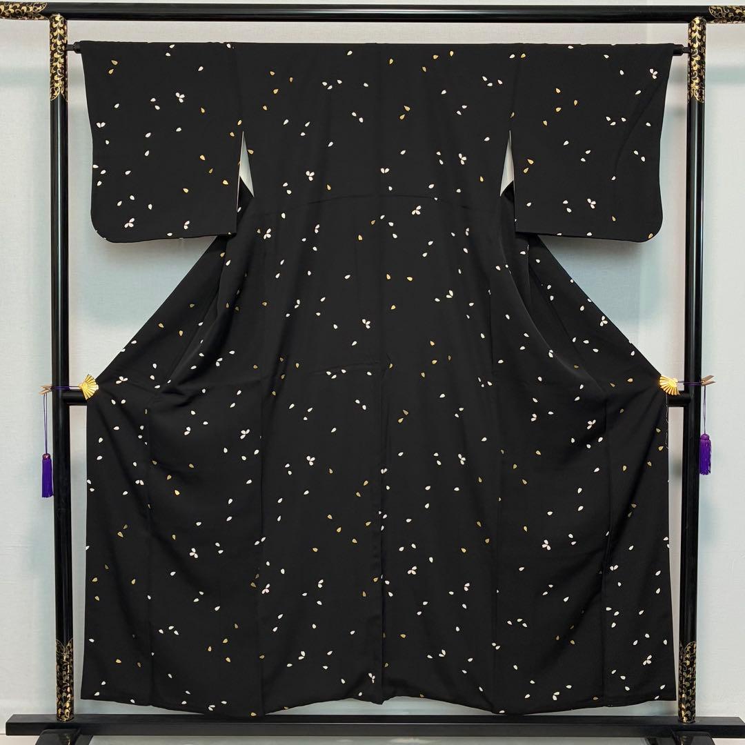 D218 桜　花弁　黒地　正絹　着物　袷　極美品