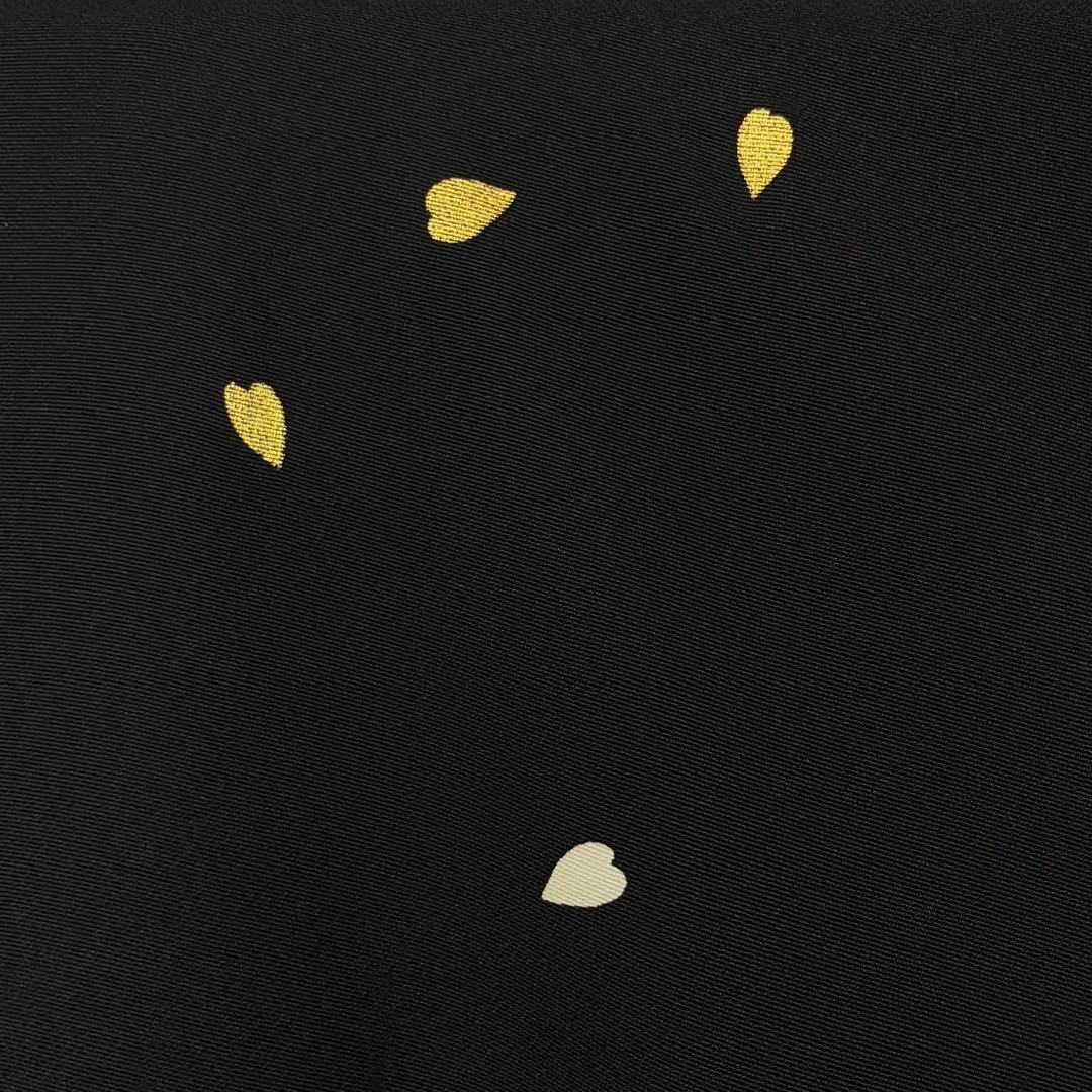 D218 桜　花弁　黒地　正絹　着物　袷　極美品