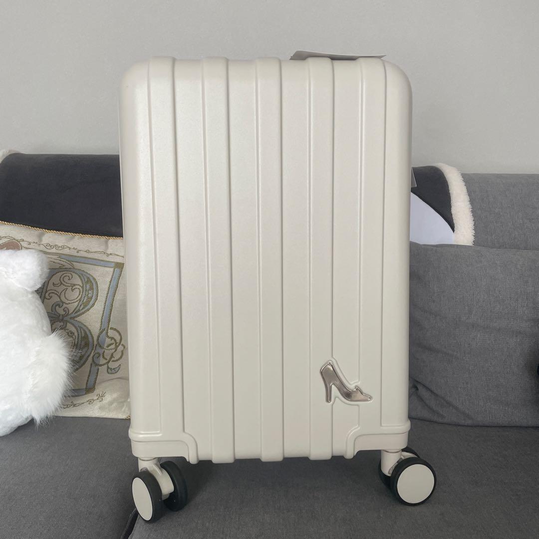 最安 しまむら ハッピーバッグ シンデレラ ちはるコラボ　キャリーケースセット