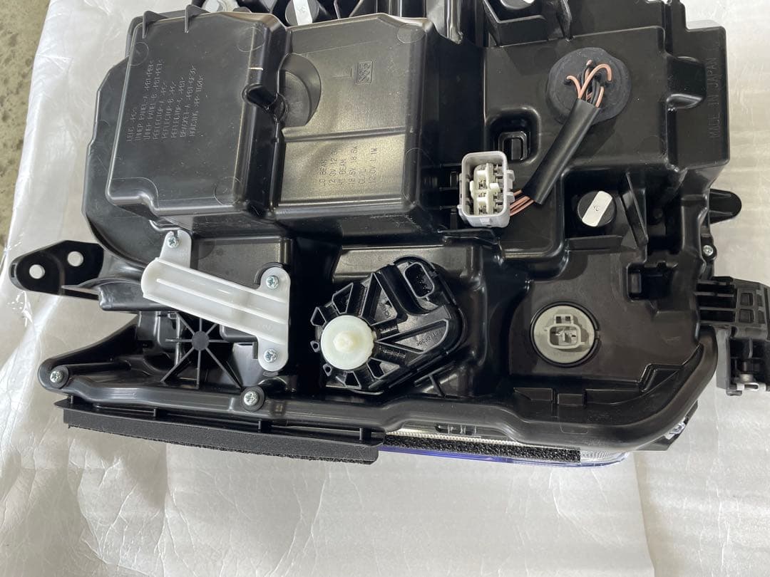 y*y様 スズキ エブリイワゴンPZターボ 新車外し 左ヘッドライト