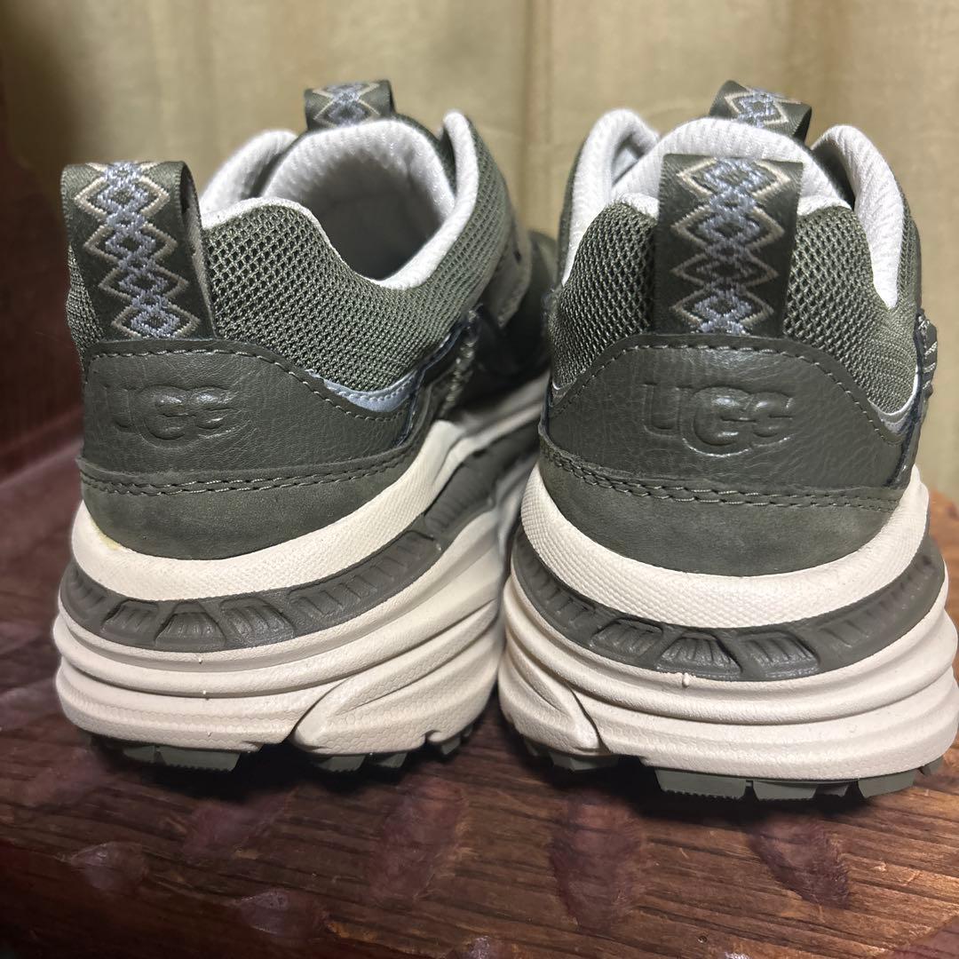 UGG スニーカー　厚底　カーキ