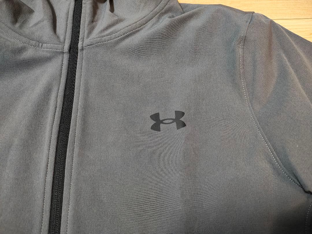 【新品未使用】アンダーアーマー　ウィンドブレーカー　グレー　L