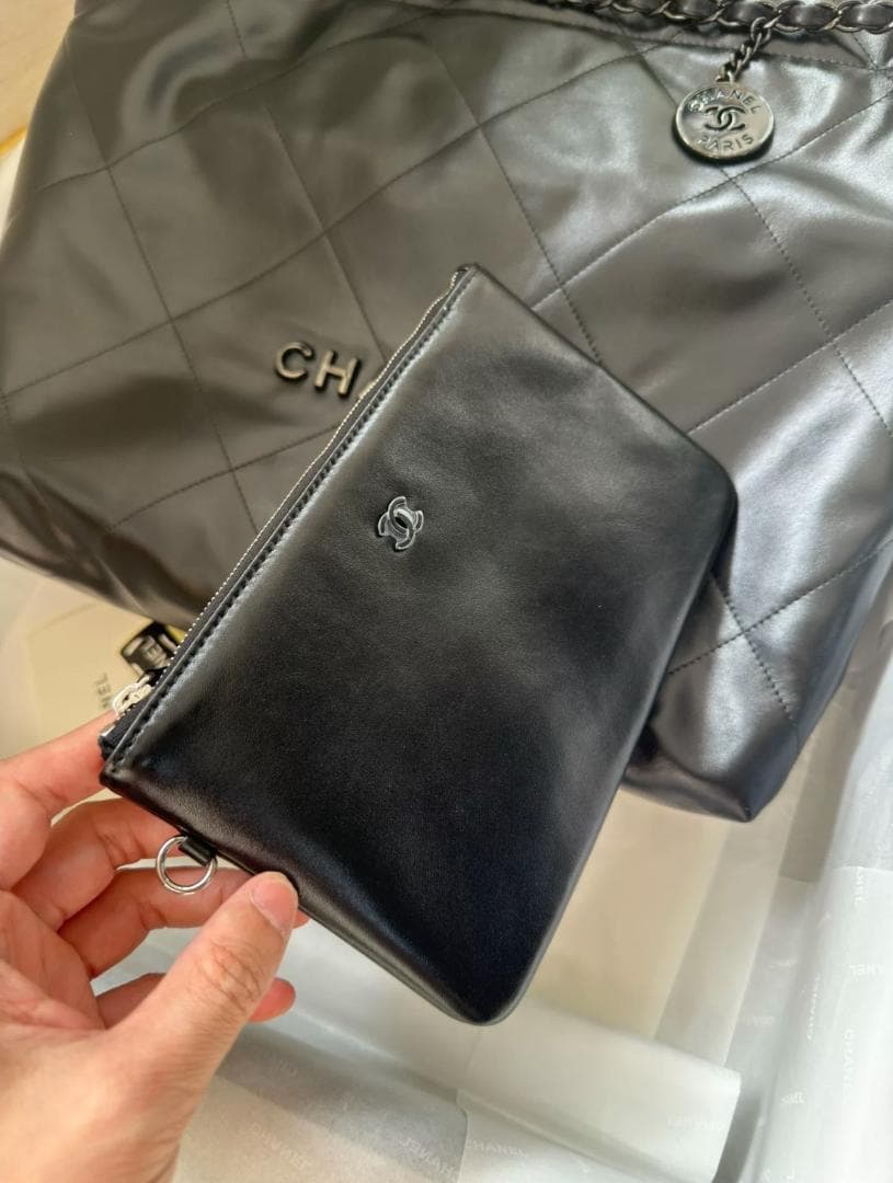 CHANEL 22 ミディアムハンドバッグ ブラック