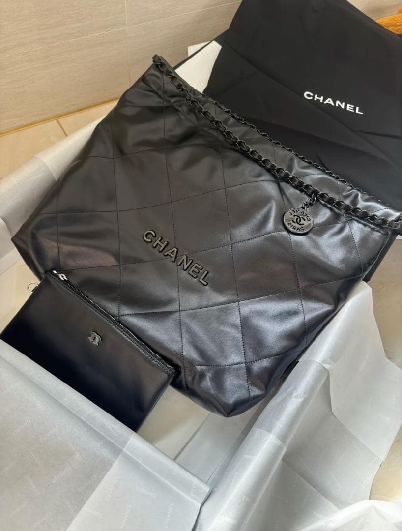 CHANEL 22 ミディアムハンドバッグ ブラック
