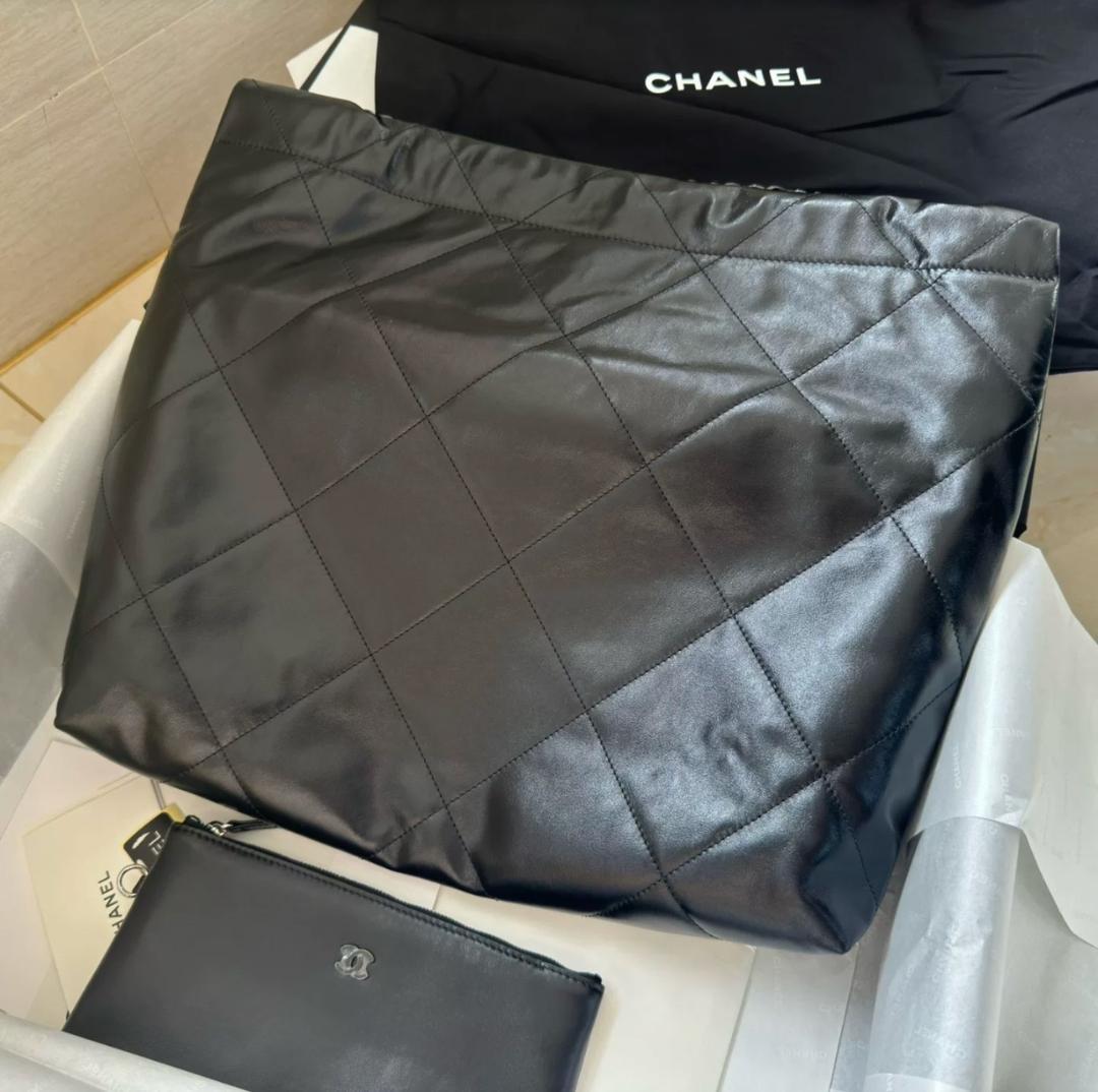 CHANEL 22 ミディアムハンドバッグ ブラック