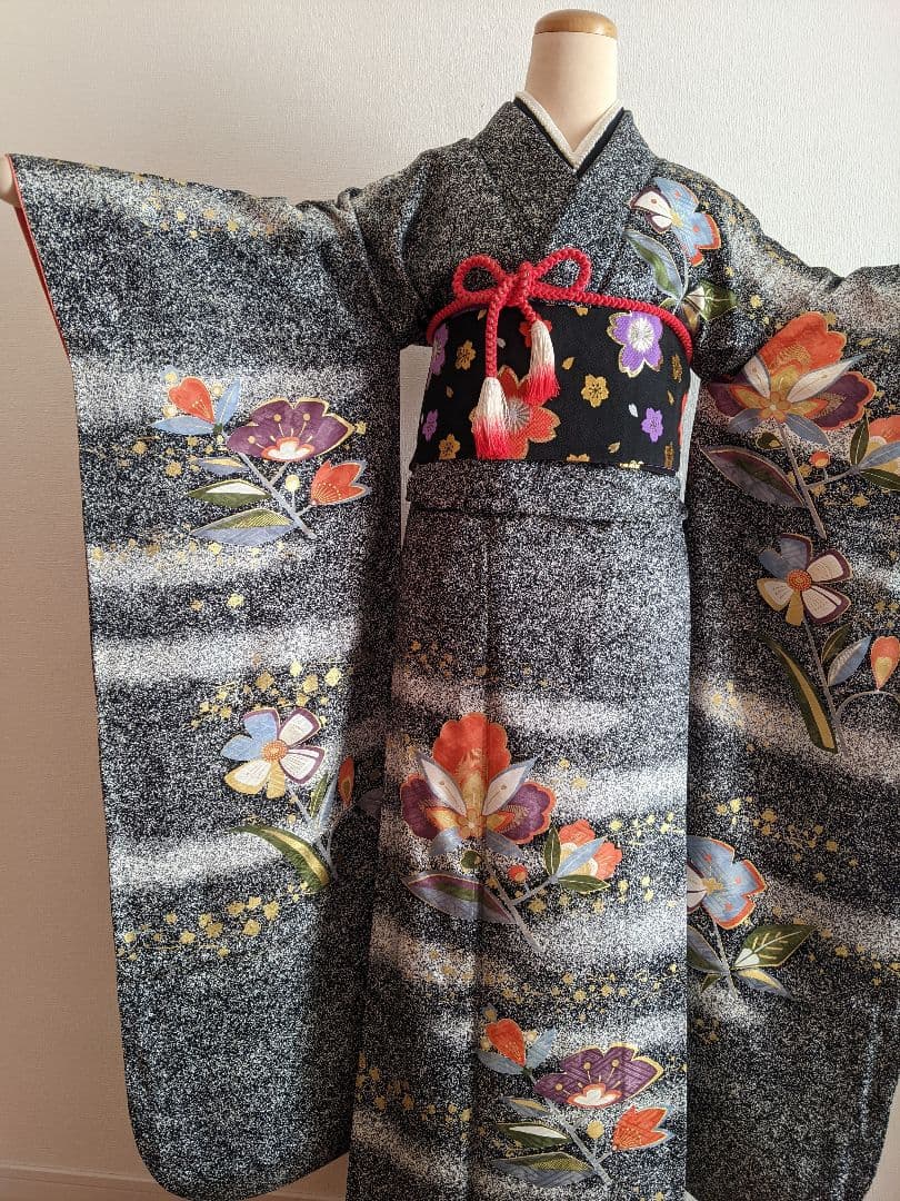 ■✨豪華お振袖✨【作家物 舞花文 たたき染め 金彩 正絹 グレー】成人式 結婚式