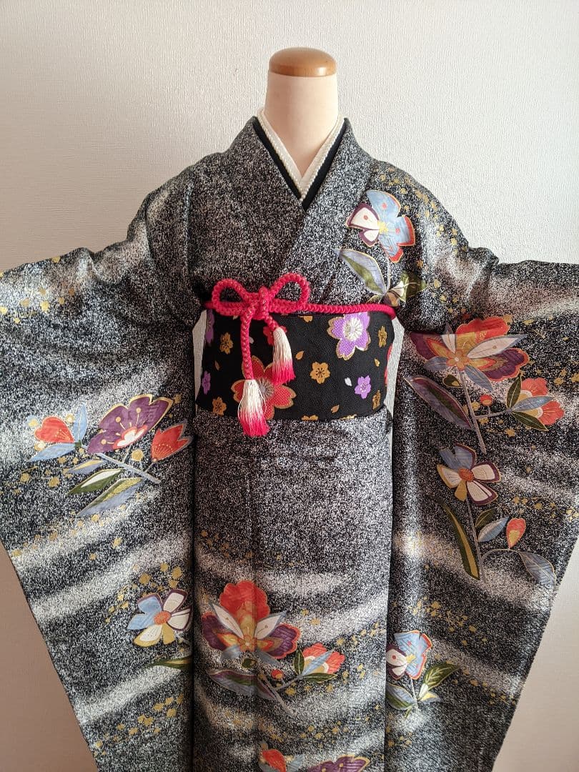 ■✨豪華お振袖✨【作家物 舞花文 たたき染め 金彩 正絹 グレー】成人式 結婚式