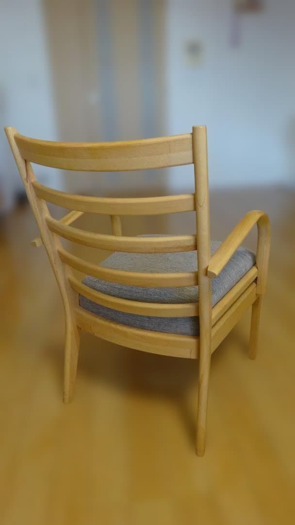 1.ソファのような座り心地(ニトリ C-27肘付き2脚+肘なし２脚）4脚セット