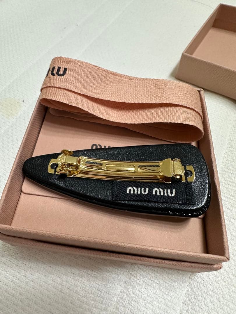 早い者勝ちMIU MIU ブラックレザー ヘアクリップ